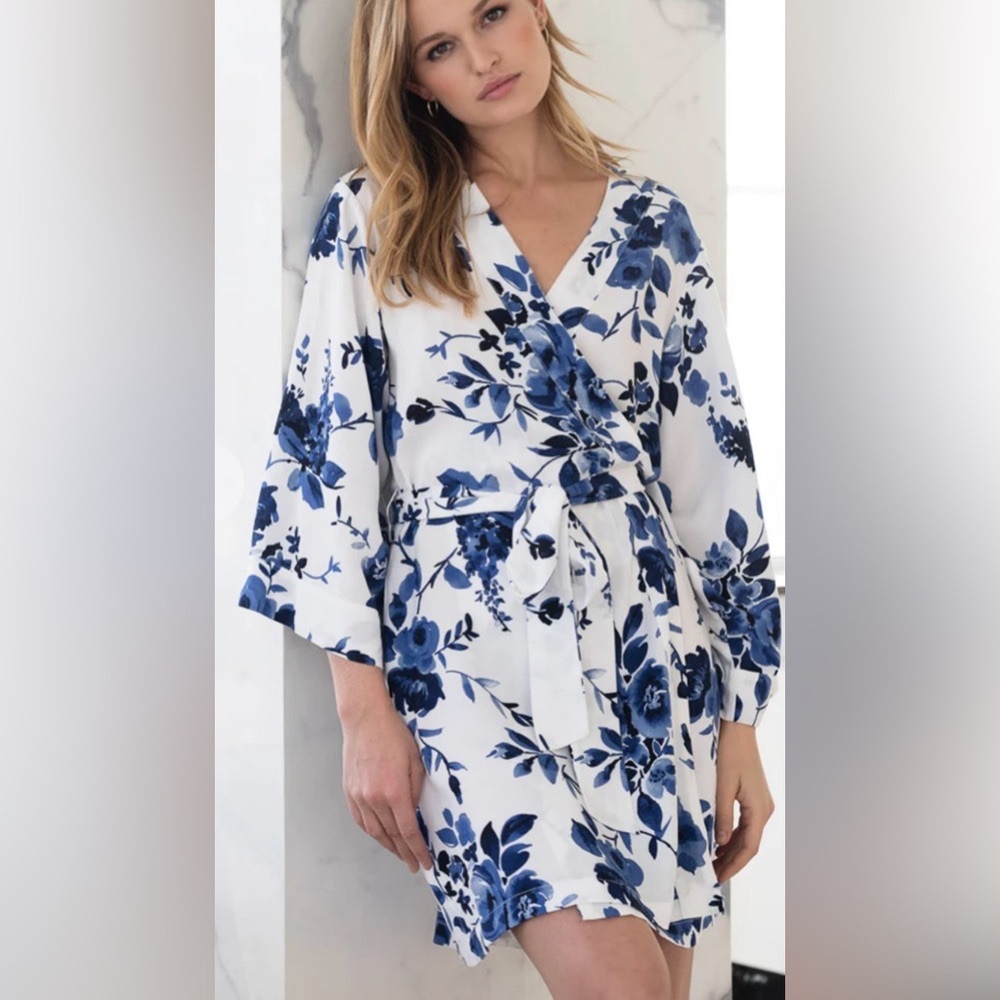 🌾 Yumi Kim Blue and White Floral Robe with Kimono Sleeves